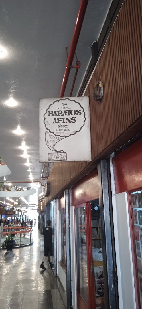 Baratos Afins