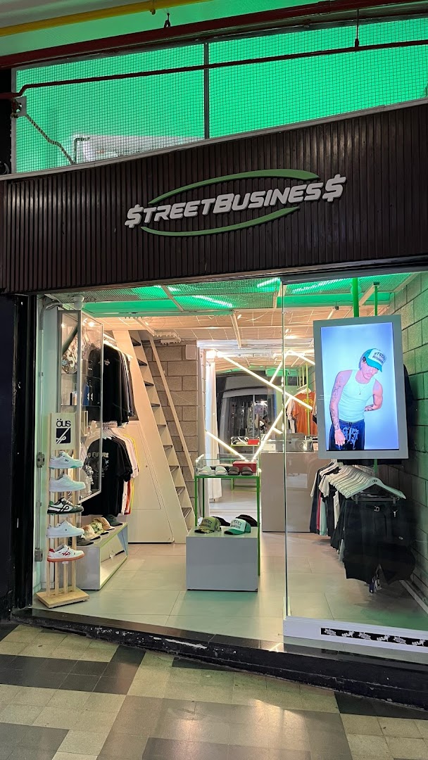 Loja Street Business