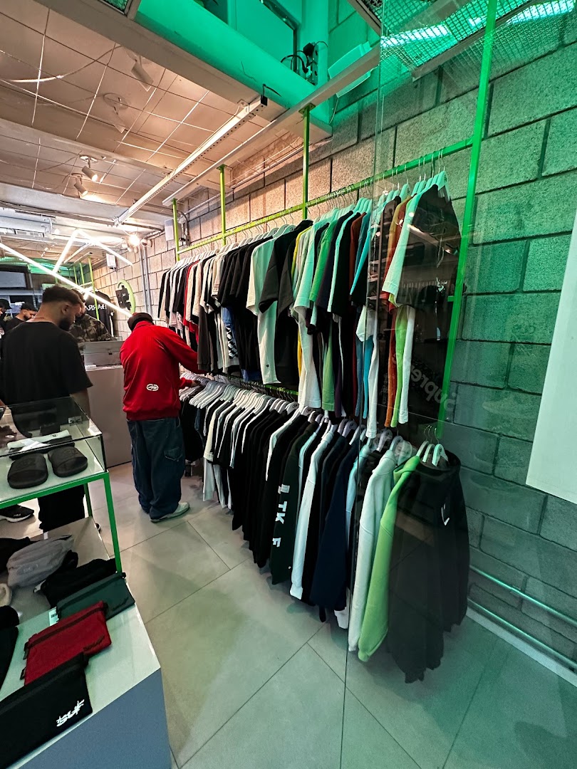 Loja Street Business