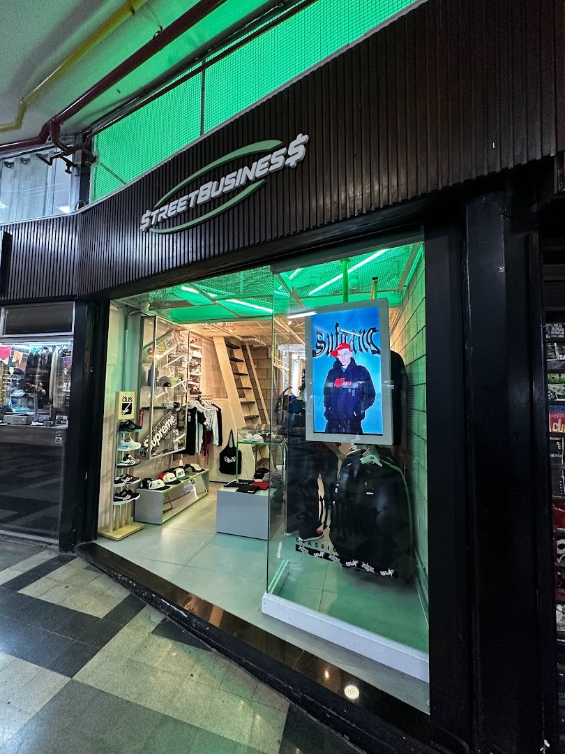 Loja Street Business