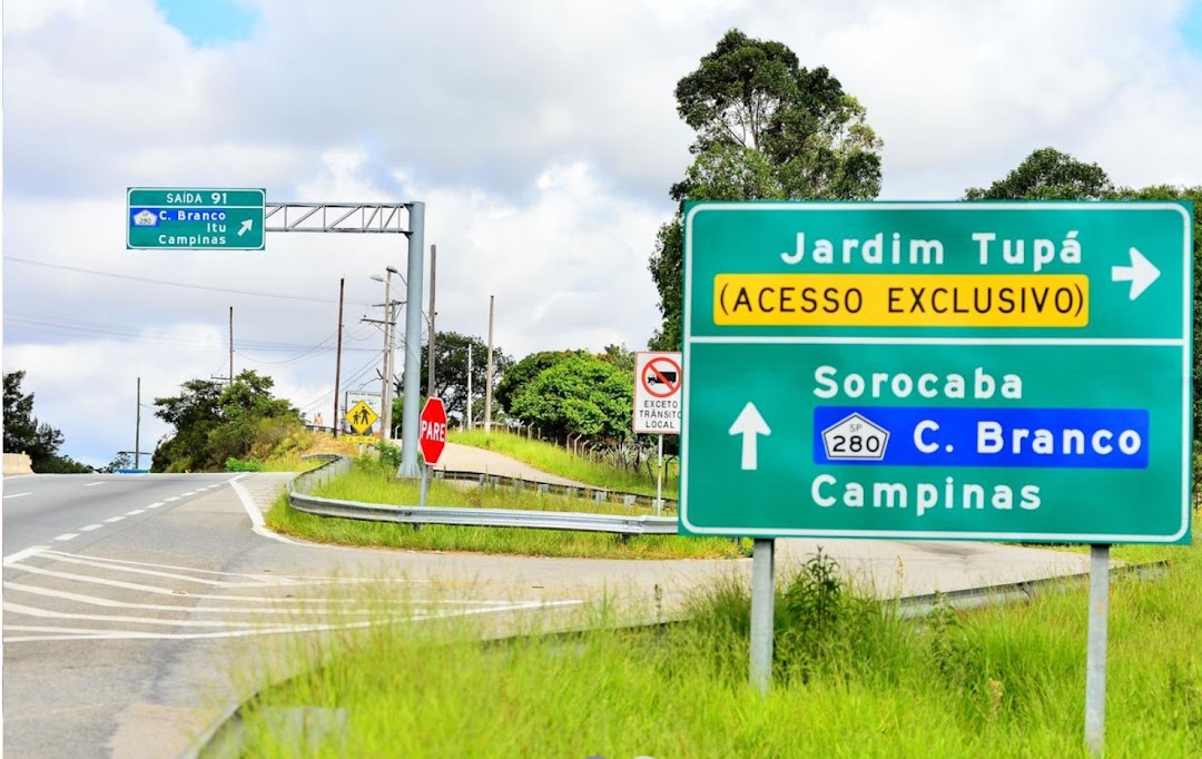 Road signs indicating directions to various cities and an exclusive access route.