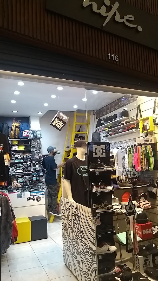 Nipe Skate Shop interior displaying skate apparel, shoes, hats, and accessories.