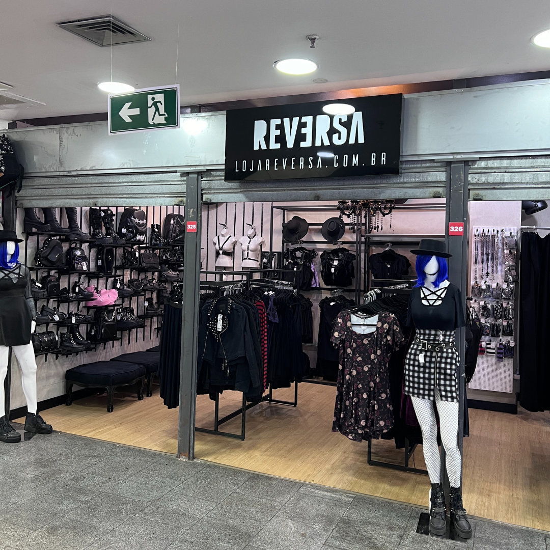 The Reversa shop displays gothic-style clothing, shoes, and accessories on mannequins and shelves.