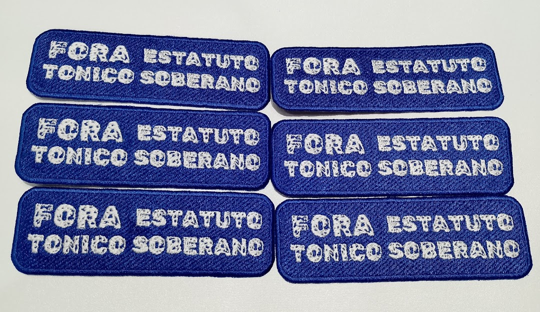 Six blue embroidered patches with white text reading 'FORA ESTATUTO TONICO SOBERANO'.