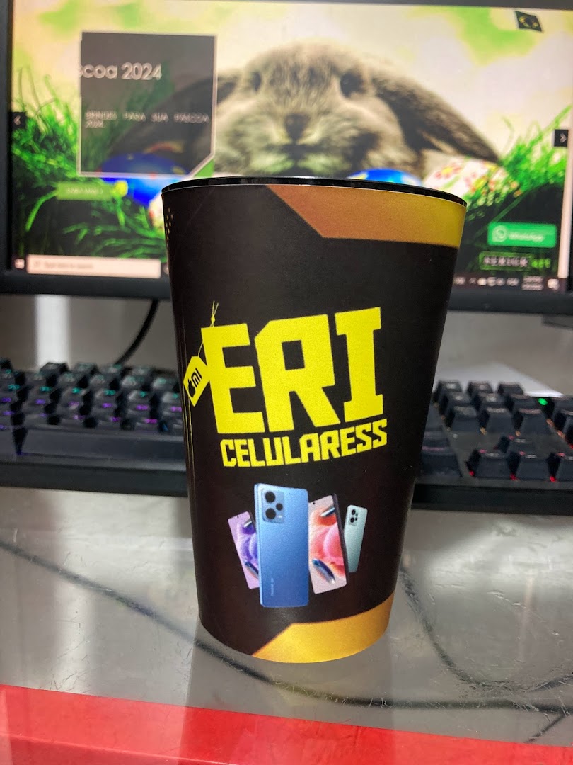 A personalized cup with 'ERI CELULARES' branding and images of smartphones.
