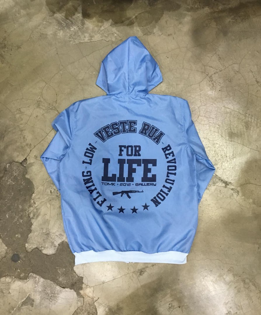 A light blue hooded jacket with 'Veste Rua For Life' printed on the back.